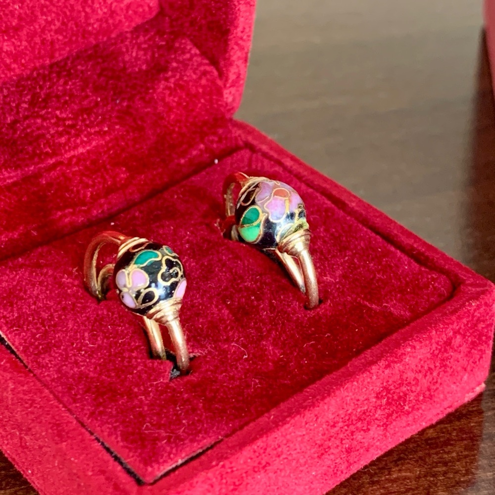 Affinity Women's Gold and Black Earrings - Picture 4 of 8